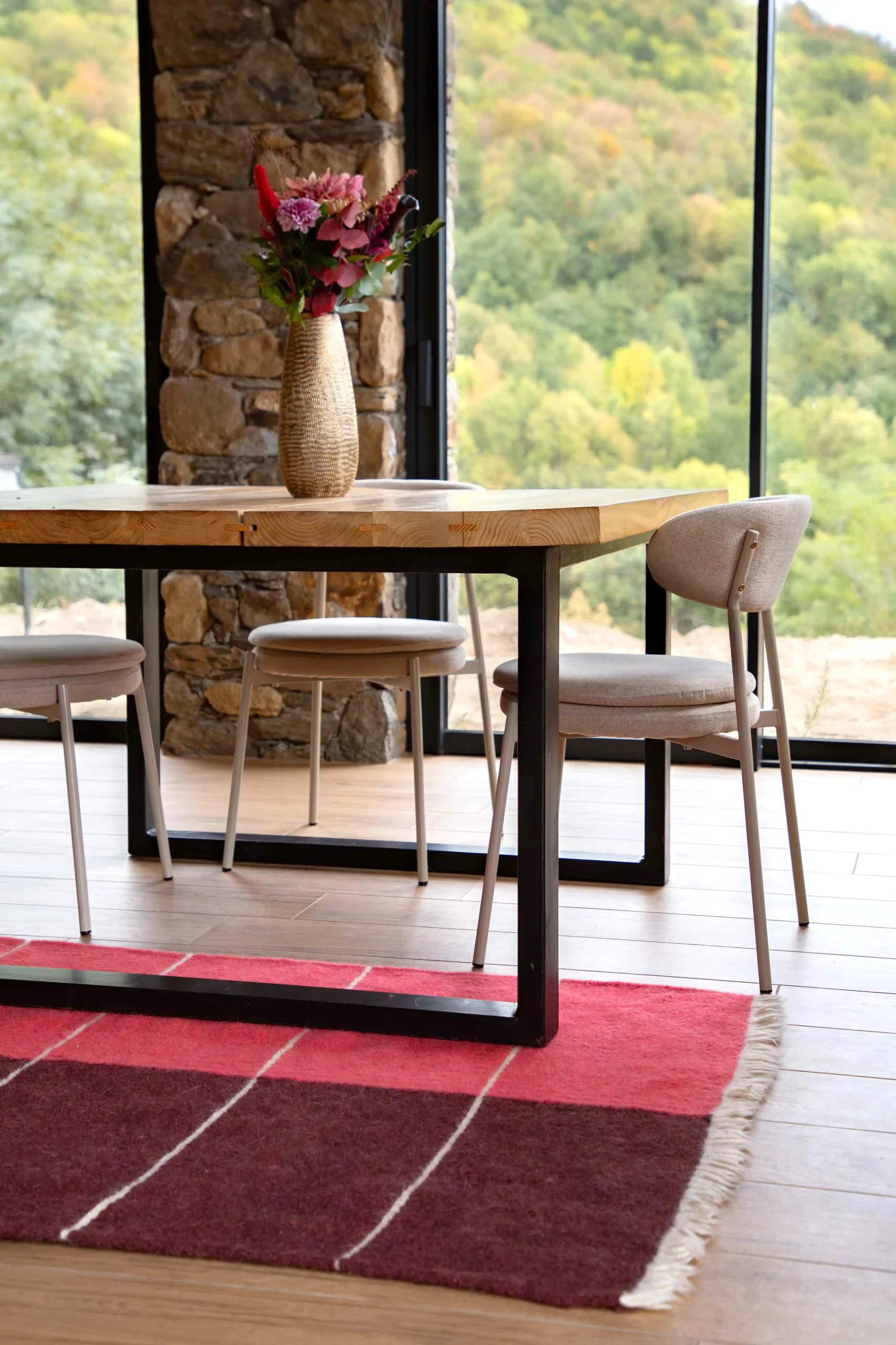 Tapis en laine rose