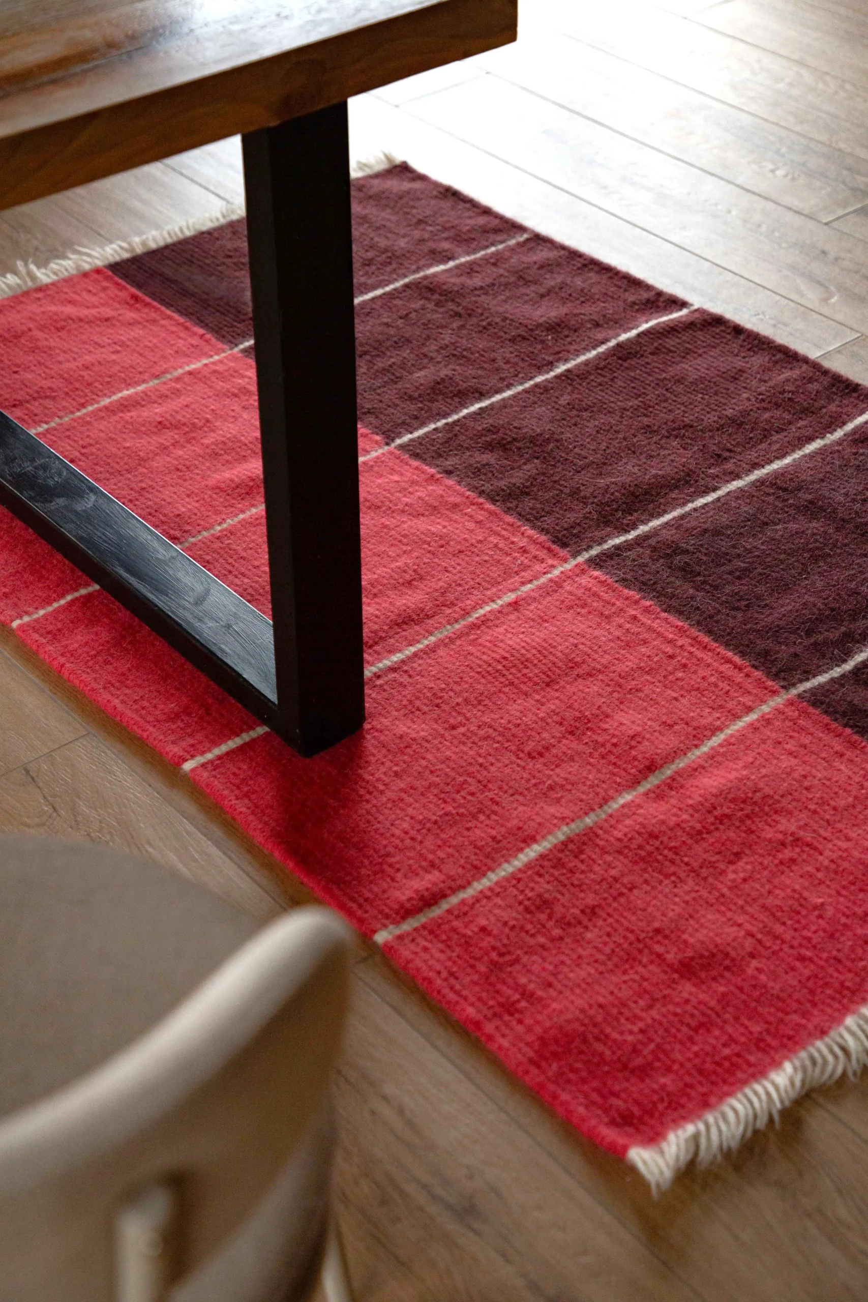 Tapis en laine rose