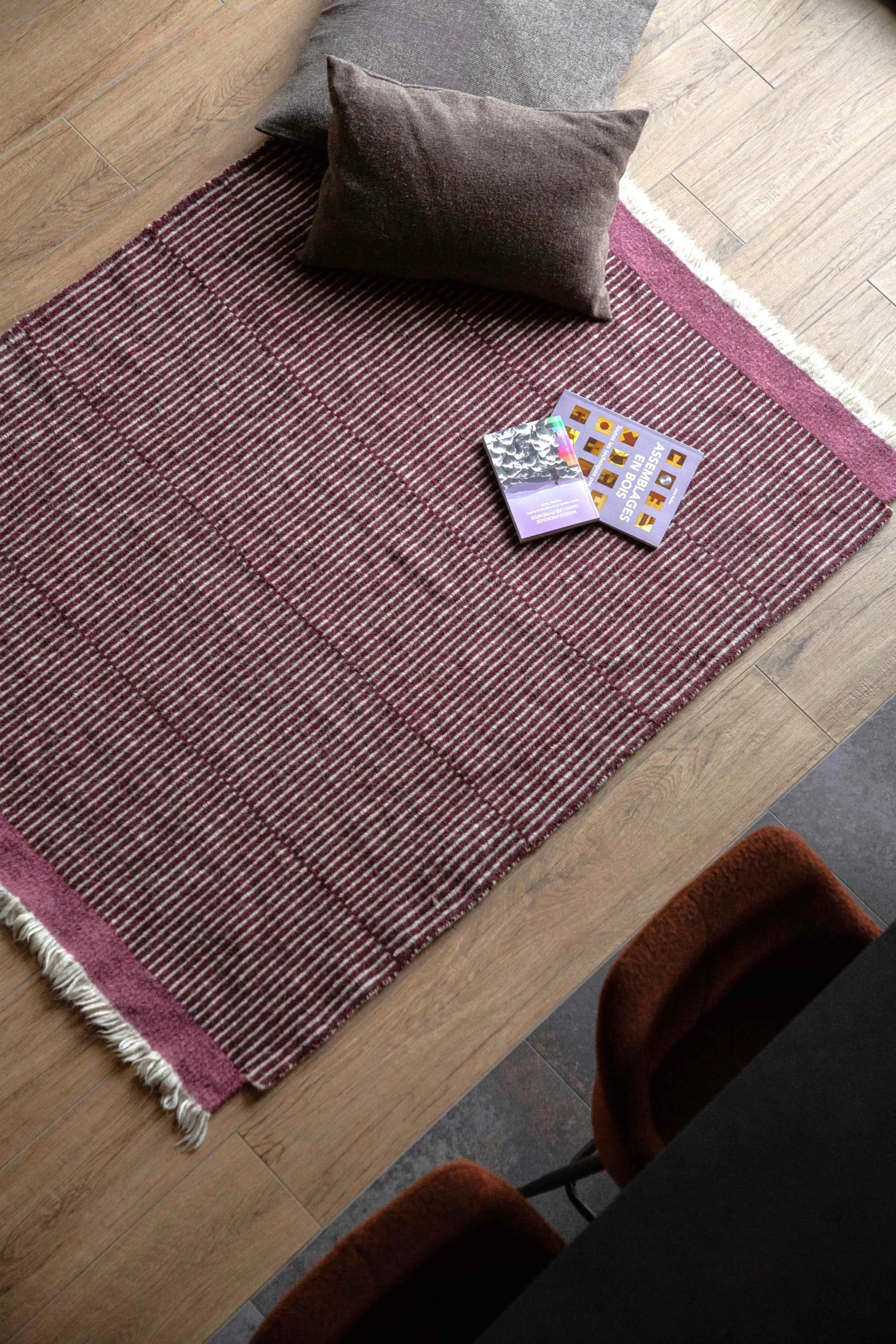 Tapis en laine rose