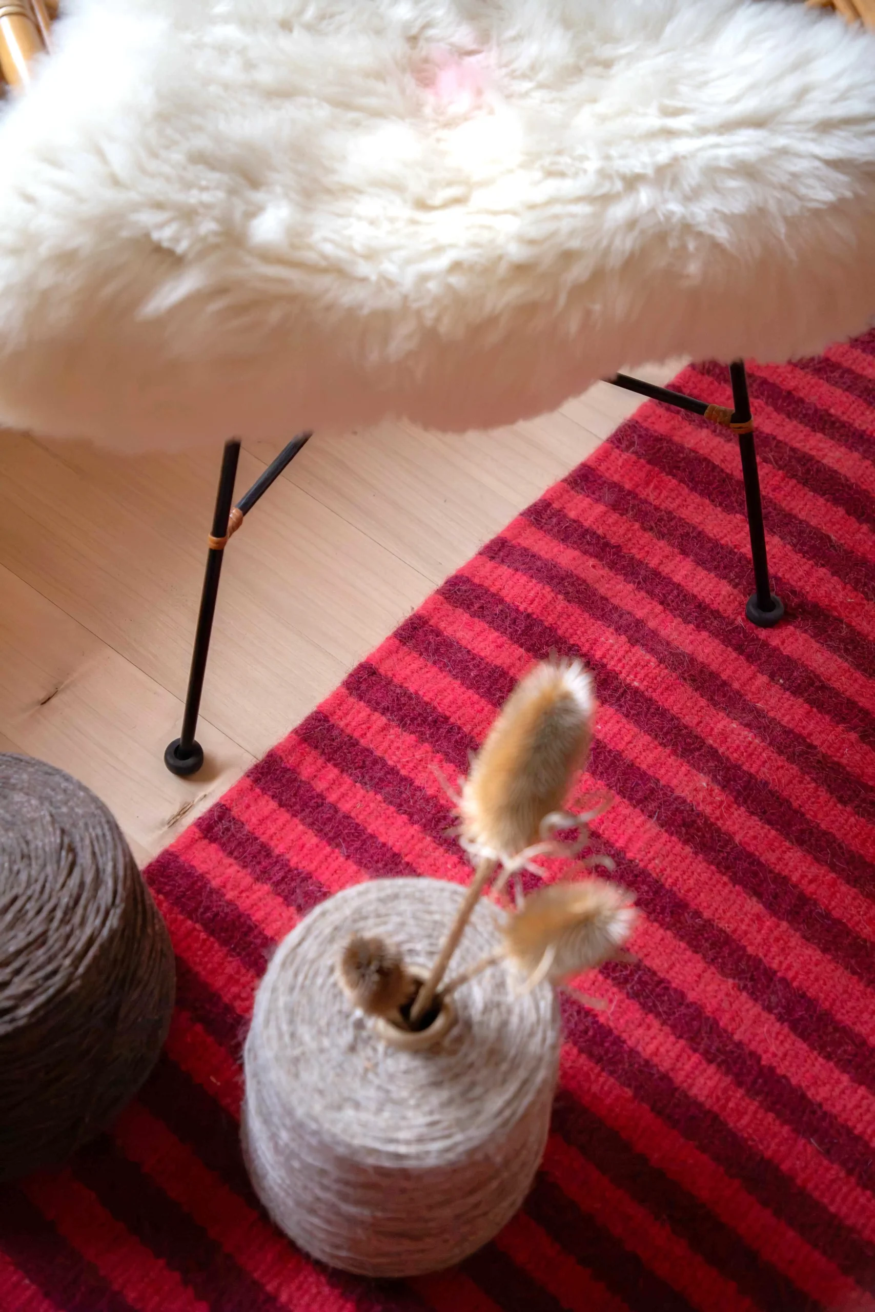 Tapis en laine rose