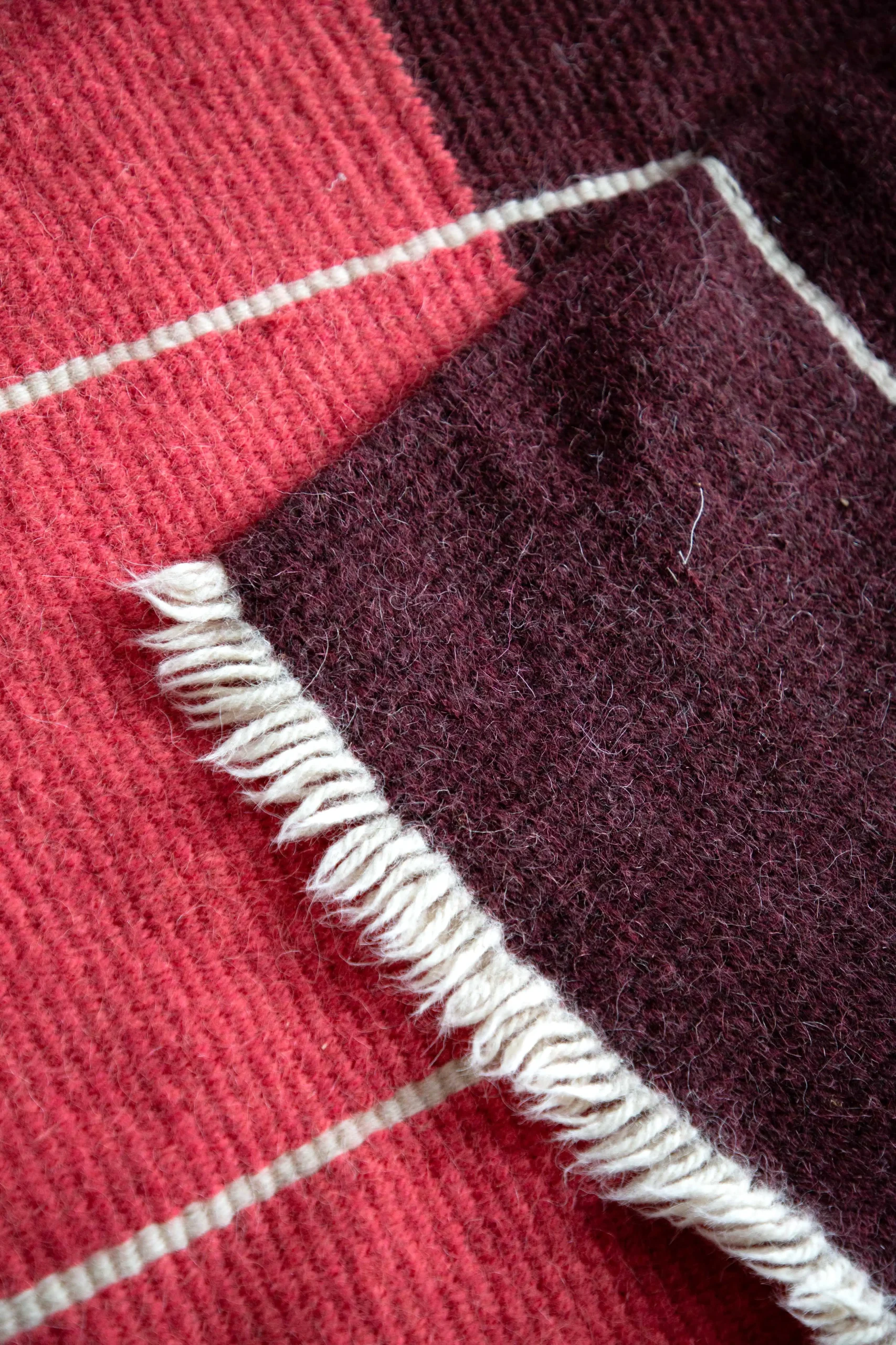 Tapis en laine rose